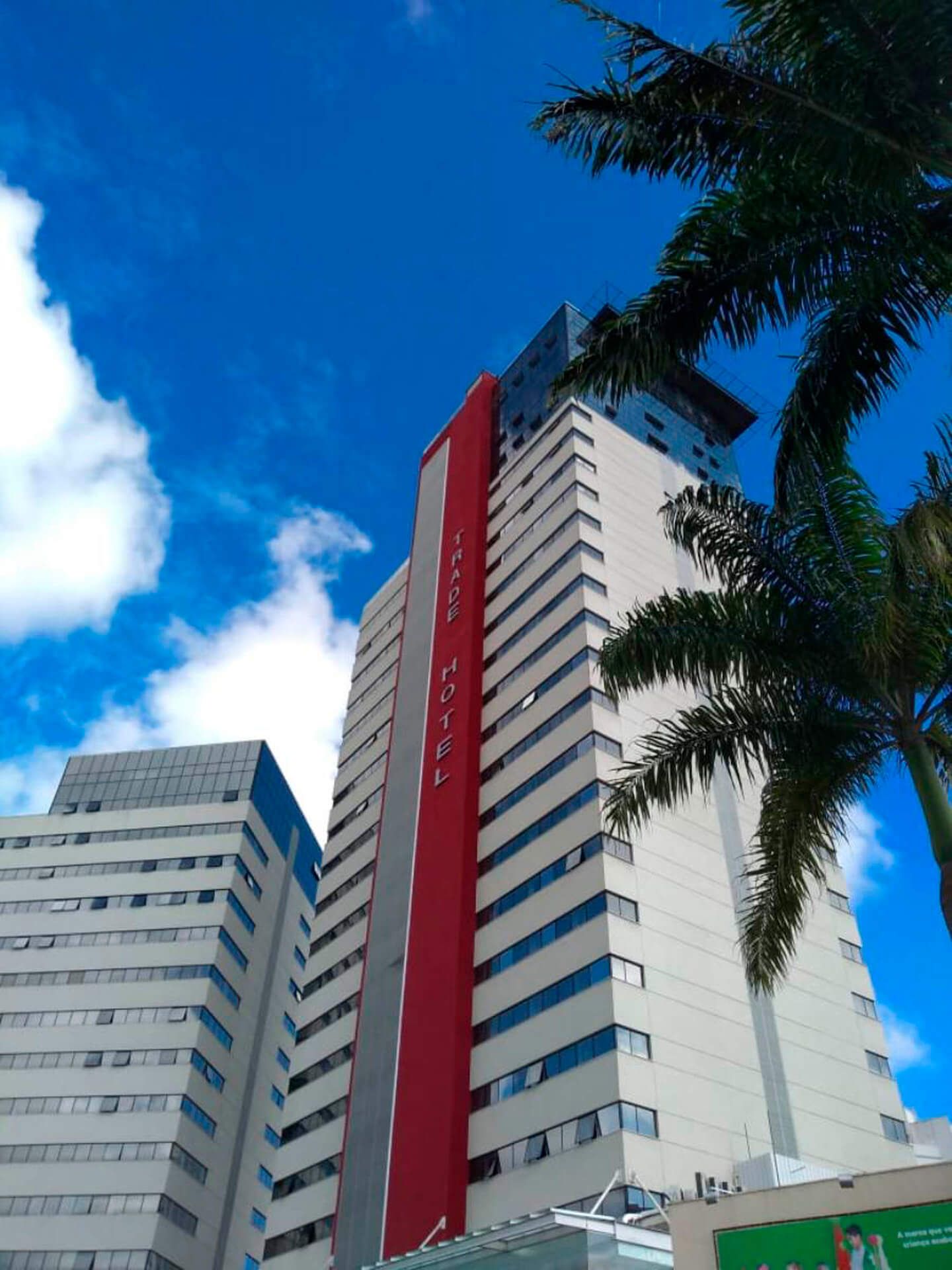 Fachada do Trade Hotel